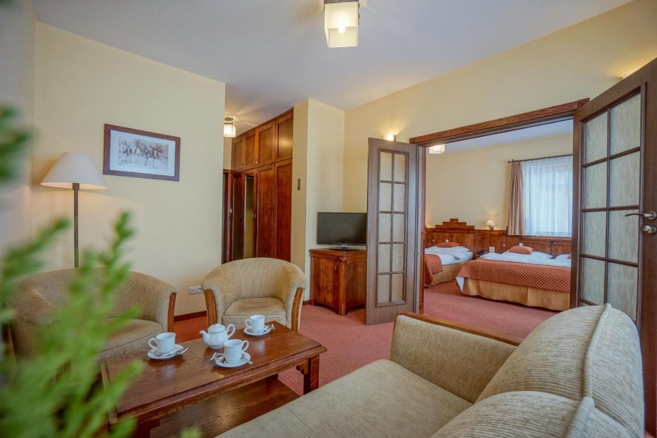 Отель Hotel REDYK Ski&Relax Зомб-28